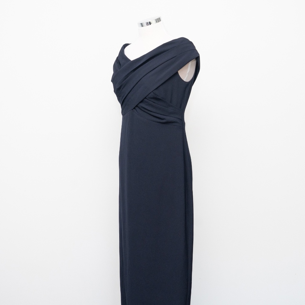 Lauren Ralph Lauren - Crepe Off-the-Shoulder Gown - Picture 10 of 11